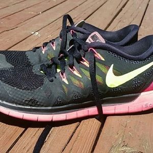 Black & pink nike free 5.0